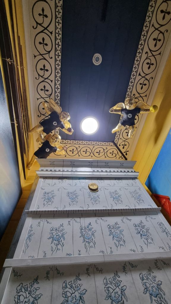 Cherubs in a food fight